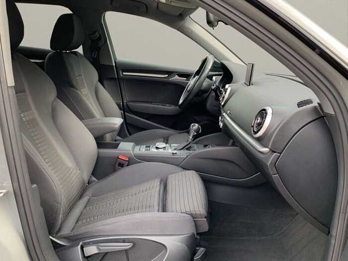 Audi A3 Sportback 35TFSI sport S line NAVI 19 VIRTUAL