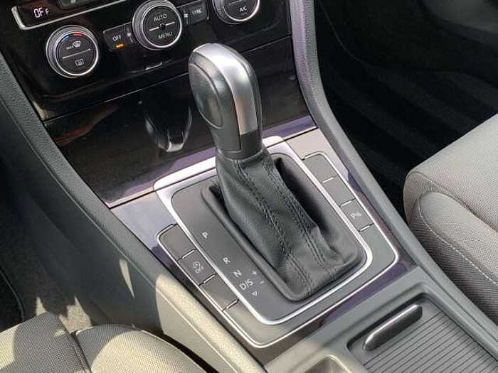 Volkswagen Golf VII Variant 1.5 TSI Highline AHK schwenkbar
