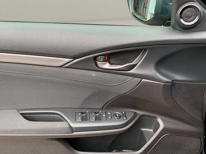 Honda Civic 1.6 i-DTEC Elegance NAVI ACC SITZHEIZ M&S