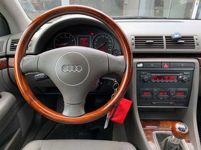 Audi A4 1.6 75KW Limo