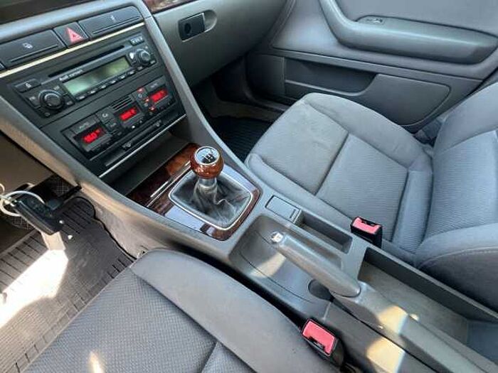 Audi A4 1.6 75KW Limo