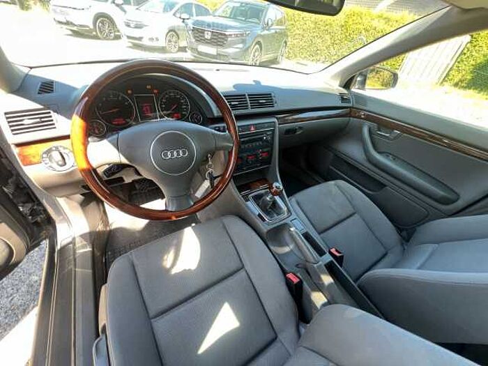 Audi A4 1.6 75KW Limo