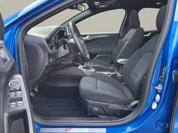 Ford Focus 1.0T ST-Line 18Zoll NAVI PANO M&S Bang&Olu