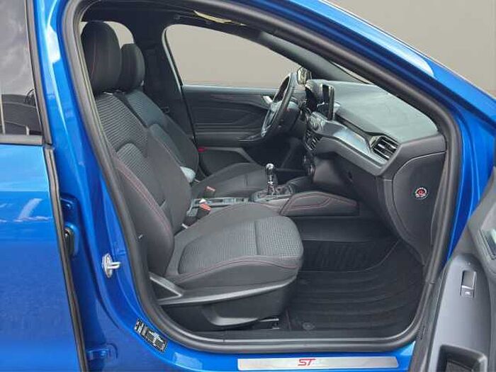 Ford Focus 1.0T ST-Line 18Zoll NAVI PANO M&S Bang&Olu